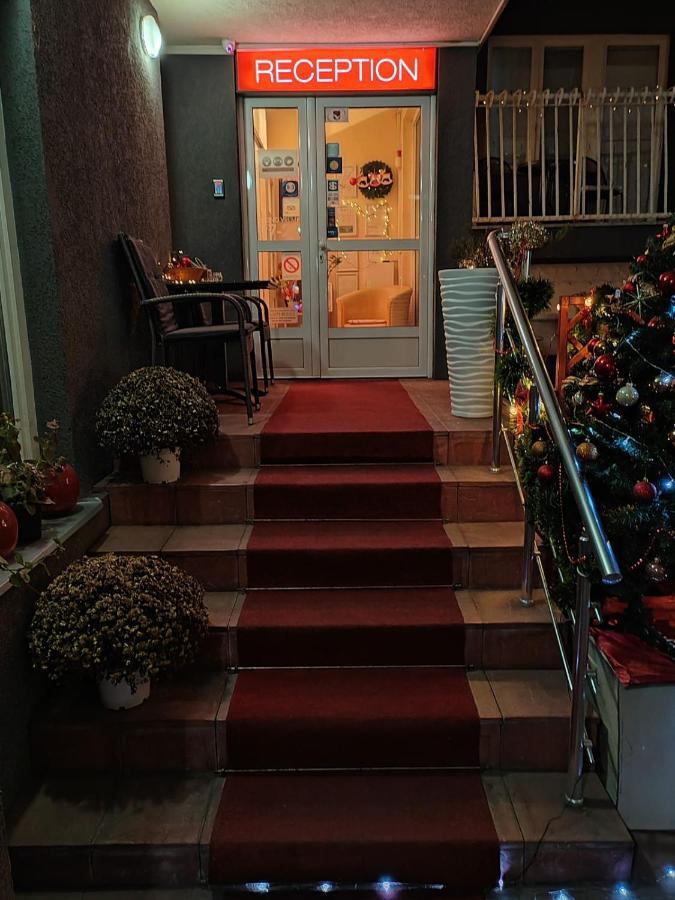 Bed And Breakfast Majesty Ni Exterior foto