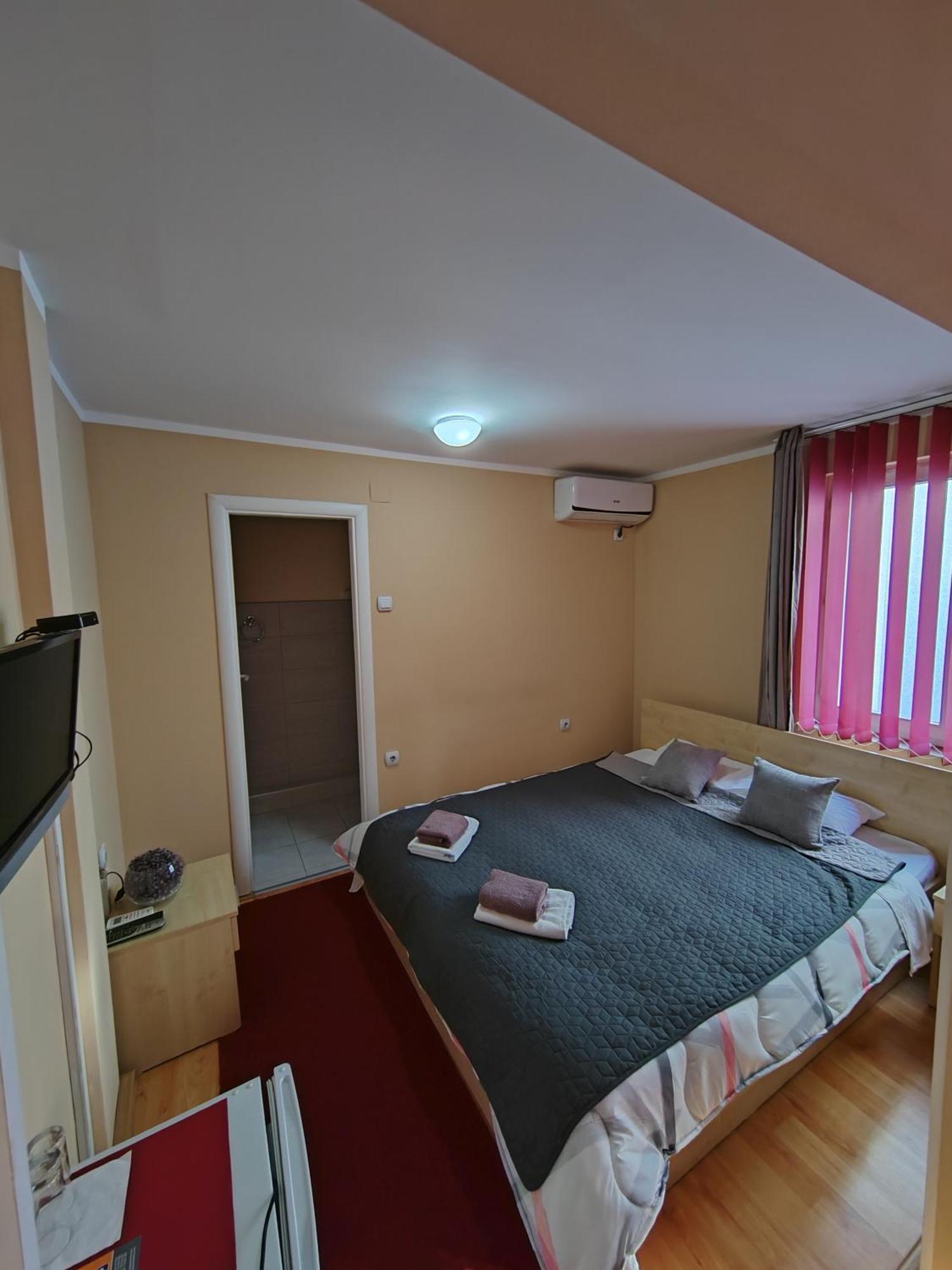 Bed And Breakfast Majesty Ni Exterior foto
