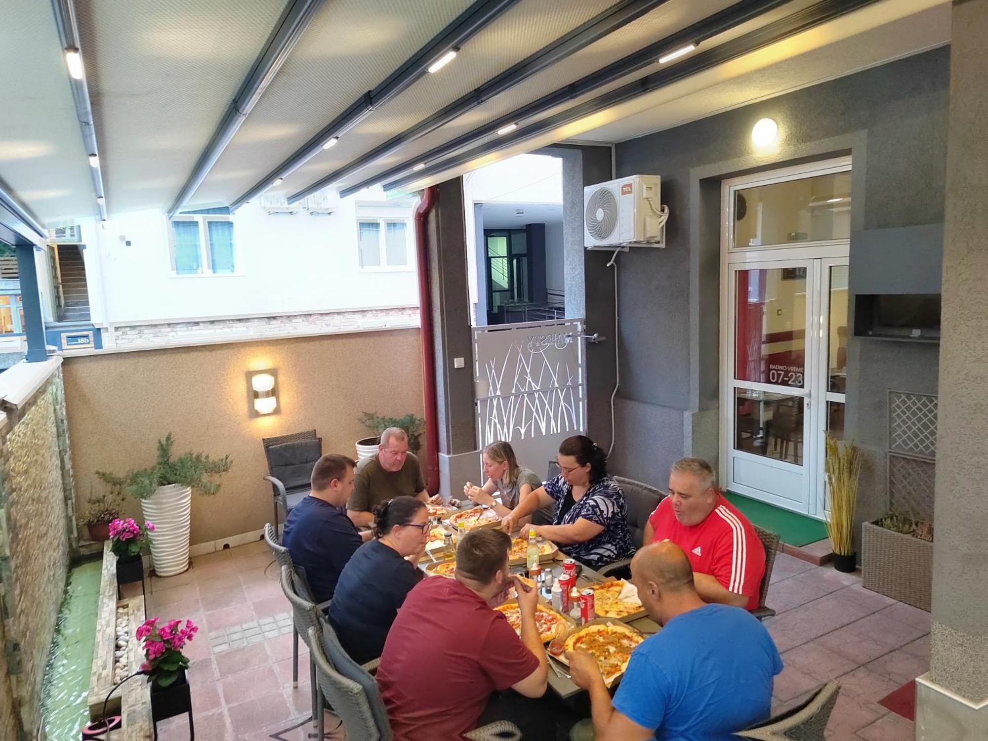 Bed And Breakfast Majesty Ni Exterior foto